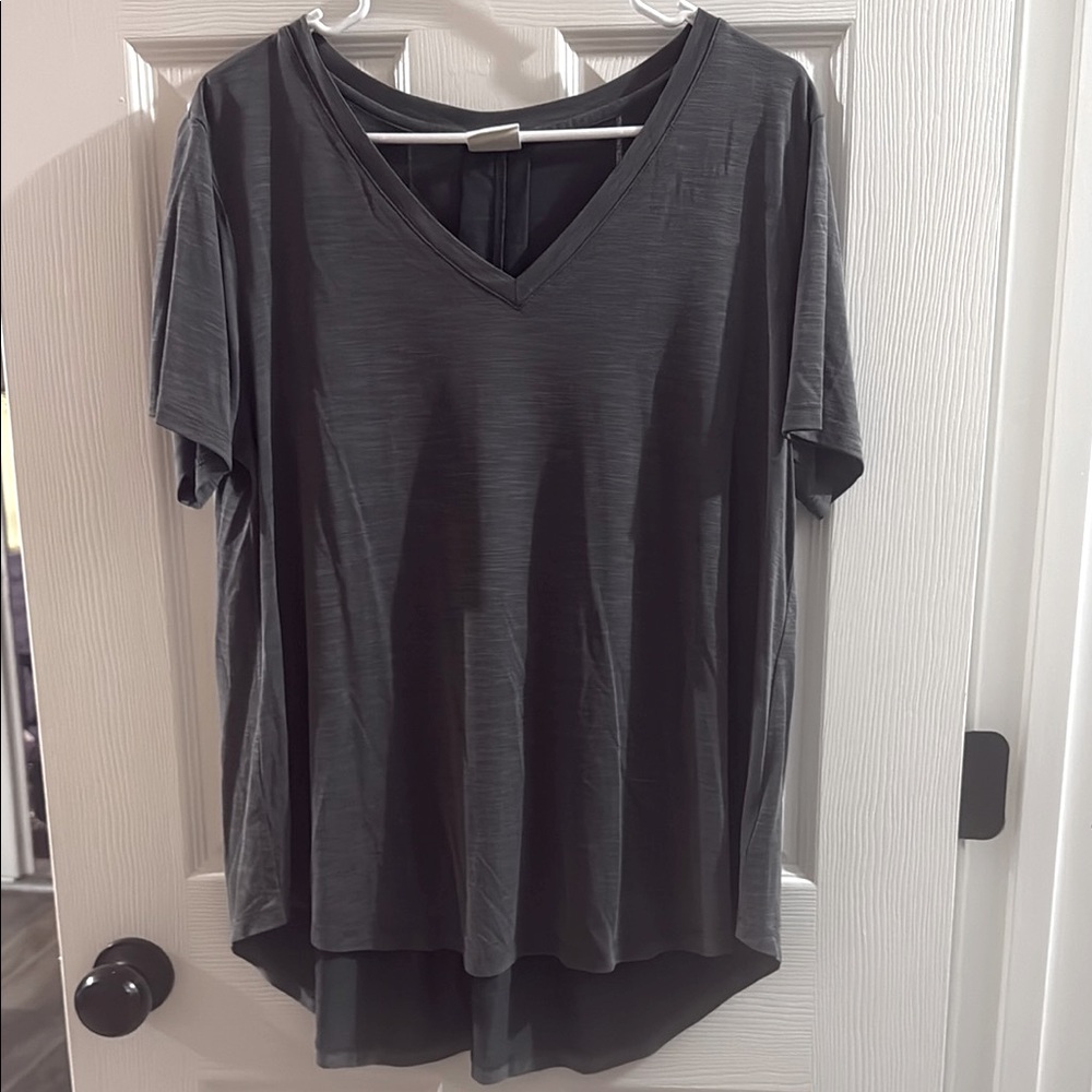 Mod Ref Gray V-Neck Top – Size Large
